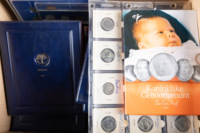 Coins Netherlands in boxes - Box with silver Gulden coins in Proof, supplemented...