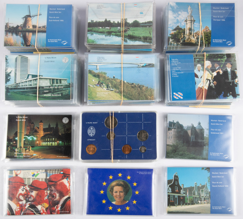 Coins Netherlands in boxes - Box with 80x FDC Gulden coinsets different years