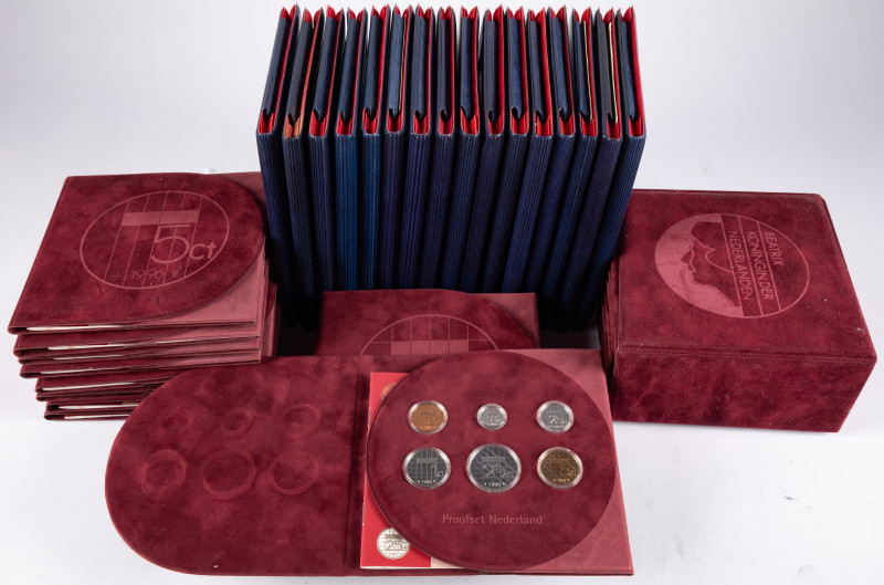 Coins Netherlands in boxes - Box with proofsets