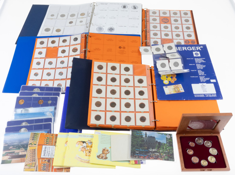 Coins Netherlands in boxes: Euros - Box with Juliana and beatrix albums without ...