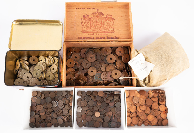 Coins Netherlands and Oversea in boxes - Box with 500x ½ Cent 1878-1940, Neth. I...