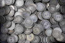 Coins Netherlands Oversea in boxes - Box with approx. 980 gram silver ¼ Gulden coins