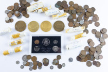 Coins Netherlands Oversea in boxes - Box with circulation coins Curacao and Neth. Antilles with many small silver coins, also some miscellaneous