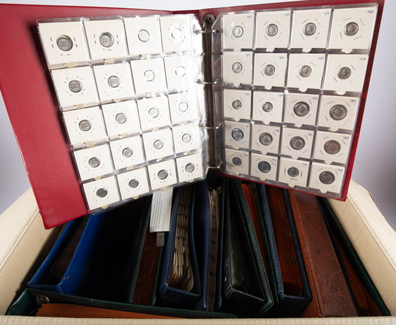 Coins Netherlands in large boxes - cannot be shipped - Moving box with 9 albums ...