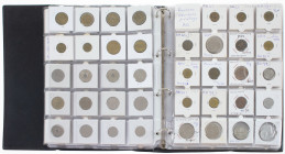 Medals in albums - Netherlands - Album containing appr. 300 medals and cantine, parking and other tokens incl. gas-electra, voetballers etc.