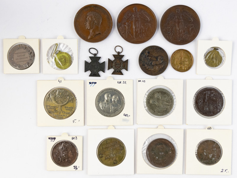 Medals in boxes - Netherlands - Lot of 18 medals most 19th century incl. 'Huweli...