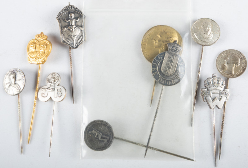 Medals in boxes - Netherlands - Lot of 10 pins 1930's, some silver, incl. Death ...