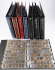 Medals in boxes - Miscellaneous - Box containing 4 albums with small medals, tokens etc (more as 700) and 4 albums containing minor world coins