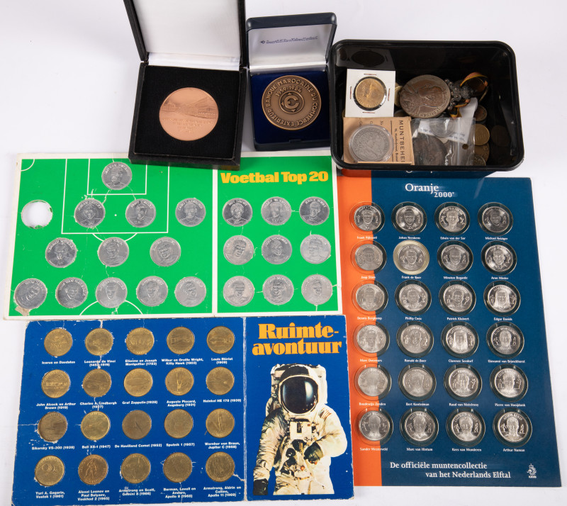 Medals in boxes - Miscellaneous - Lot medals incl. 'Oranje Set 2000' and 'Deutsc...