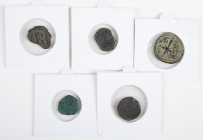 Ancient coins in lots - - Byzantine coinage - A nice lot with 5 Byzantine bronzes: a) Constantine IV Pogonatus (668-685) - AE Follis (3.73 gm, 18.61 m...