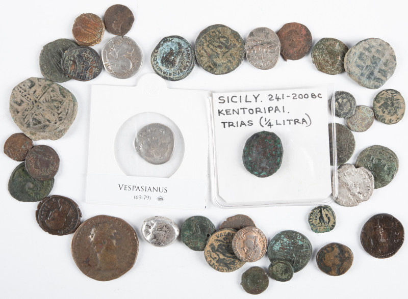 Ancient coins in lots - - Miscellaneous coinage - A lot ancient coins incl. 4 De...