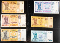 Banknotes world in albums - Moldavia - Album with banknotes Moldova 1992-2015 , some UNC, approx. 60 pcs.