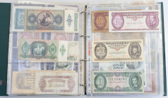 Banknotes world in albums - World - Album with nice collection banknotes world among which Cyprus, Malta, Pakistan, Scotland, Greece, Hungary, Austria...