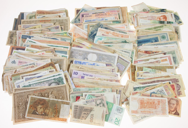 Banknotes world in boxes - World - Box banknotes world among which Belgium, Indi...