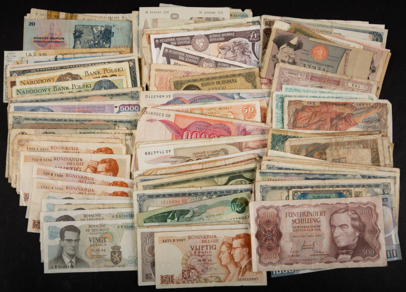 Banknotes world in boxes - World - Small box banknotes world among which Austria...