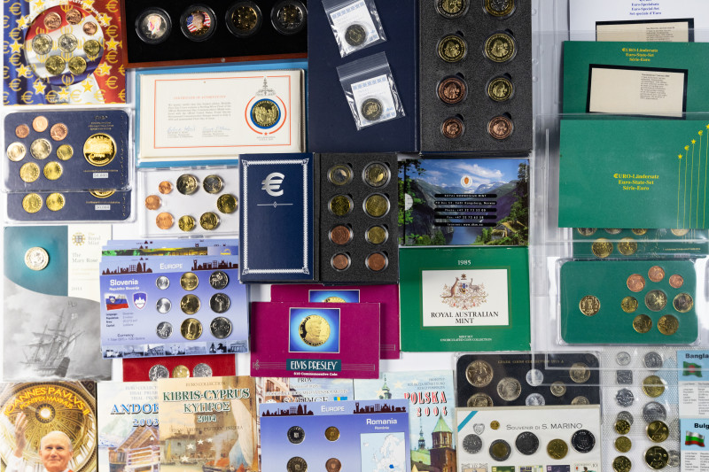 Coins world in boxes - World coins - Box with Specimen/Proba sets, Euro sets and...