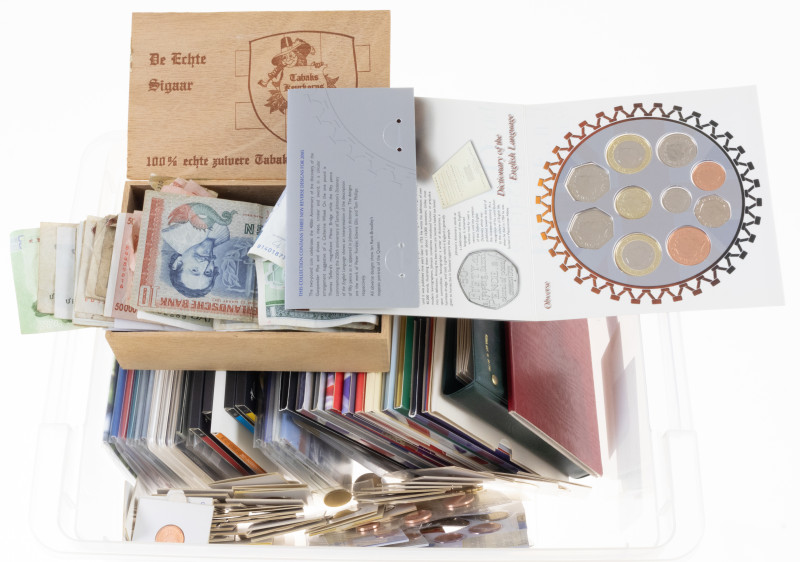 Coins world in boxes - World coins - Box with world coin sets and Euro sets incl...