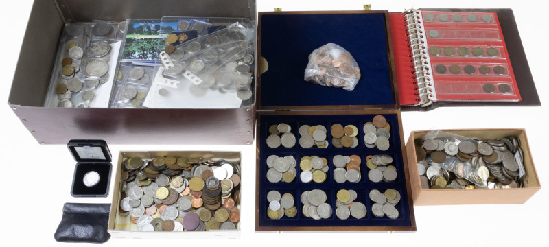 Coins world in boxes - World coins - Box with modern World coins incl. mostly Ne...