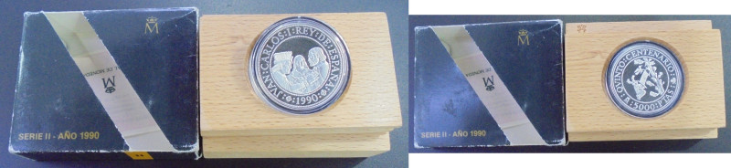 JUAN CARLOS I. V Centenario 1492-1992. 5.000 pesetas. 1990. Serie II. En caja of...