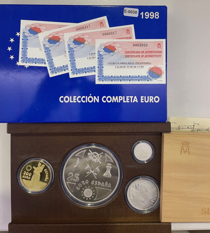 JUAN CARLOS I. Ejército español, los emblemas de artillería, infantería, caballe...
