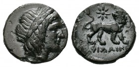 Jonia. AE 18. 313-290 a.C. Miletos. (Sng-977). Anv.: Cabeza de Apolo Didimaios laureado a derecha. Rev.: León en pie a derecha con la cabeza vuelta, e...