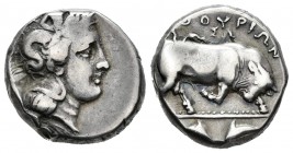 Lucania. Thourioi. Estátera-Stater. 350-300 a.C. (SNG Ashmolean-287). Anv.: Cabeza de Atenea con casco adornado. Rev.: Toro embistiendo a derecha, en ...