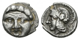 Pisidia. Óbolo-Obol. 350-300 a.C. Selge. (Sng-5441). Anv.: Cabeza de Gorgon de frente con la lengua fuera. Rev.: Cabeza de Atenea con casco a izquierd...