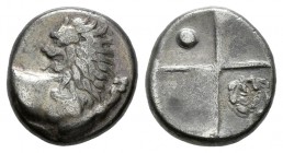 Tracia. Cherronesos. Hemidracma-Hemidrachm. 400-350 a.C. Anv.:  Medio león a derecha, con cabeza vuelta. Rev.:  Cuadro incuso dividido en cuatro parte...