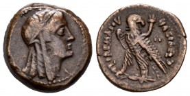 Egipto Ptolemaico. Ptolomeo V Epiphanes. AE 17. 205-180 a.C. (Weiser-144 variante). Anv.: Isis a derecha con corona de espigas . Rev.: Águila con cabe...