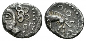 Sequanes. Denario-Denarius. 70-50 a.C. Región de Besançon. (Lt-5351). Anv.: Cabeza a izquierda con cabello en forma de bucles. Rev.: Jabalí a izquierd...