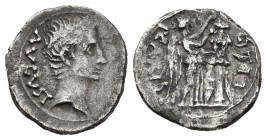 Augusto. Quinario-Quinarius. 27 a.C. Emerita (Mérida). (Ric-221). (Abh-982). Rev.: Victoria a derecha frente a trofeo, alrededor P CARISI LEG. Ag. 1,8...