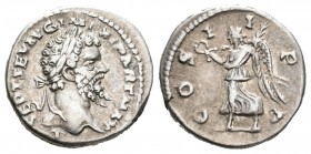 Septimio Severo. Denario-Denarius. 198-200 d.C. Laodicea. (Spink-6270). (Ric-504). (Seaby-100). Rev.: COS II P P. Victoria avanzando a izquierda con l...