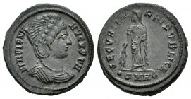 Helena. Centenional. 325-6 d.C. Heraclea. (Spink-16613). (Ric-551). Rev.: SECVRITAS REIPVBLICE. Helena en pie a izquierda con rama de olivo y sujetánd...