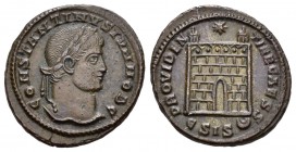 Constantino II. Centenional. 328-9 d.C. Siscia. (Spink-17235). (Ric-452). Ae. 3,42 g. MBC+. Est...25,00.