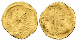 Justiniano I. Tremissis. 527-565 d.C. (S-353 similar). Rev.: VICTORIA AVGVSTORVM. Victoria en pie a derecha con patera y globo crucifero. Au. 0,98 g. ...