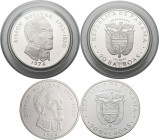 Panama: Lot 2 Stück: 20 Balboas 1974, Simon Bolivar 1783-1830. 1x in st und 1x in PP. Jede Münze wiegt 129,59 g und ist aus 925/1000 Silber.
 [differ...