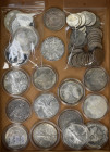 Vereinigte Staaten von Amerika: Kleines Lot mit 8 x 1 OZ Silver Eagle, 4 x 1 OZ Sioux Indianer, 6 x 1 Dollar Morgan / Peace sowie ein paar Quarters.
...