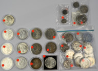 Vereinigte Staaten von Amerika: Lot mit diversen Silbermünzen, dabei 2 x Dime, 16 x Halfdollar als Umlauf- und Gedenkmünzen sowie 13 x 1 Dollar als Mo...