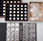 Vereinigte Staaten von Amerika: Eine Holzbox mit 50 x 1/4 Dollar aus der Serie The 50 State Quarters Collection. Die Münzen sind vergoldet und einzeln...