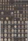 Alle Welt: Album mit über 130 diversen Münzen aus aller Welt, meist Silbermünzen. Darunter RDR mit Silbergroschen, Kaiserreich mit ½ Mark und 1 Mark, ...