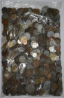 Alle Welt: Fast 5kg an diversen Weltmünzen, auch als Kiloware bekannt, darunter auch Silbermünzen gesichtet. Überwiegend alte Münzen bis in die 70er, ...