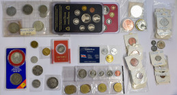 Alle Welt: Schachtel mit diversen Münzen aus aller Welt, dabei CHF KMS, 20 ATS Gedenkmünzen sowie Münzen aus Österreich-Ungarn, 5 BEF 1868 aus Belgien...