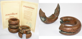 Afrika: Primitivgeld: Lot 6 Bronze Manillen / Massive Kupfer-Reife (Geldringe) aus West Afrika. Gemäß Expertisen (4x) eines Sachverständigen aus Breme...