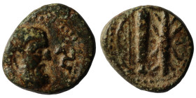 Pisidia. Selge. (2nd - 1st Century BC). Bronze Æ. Obv: head of Herkles right next to triskeles. Rev: thunderbolt and club. 12mm, 2,21g
