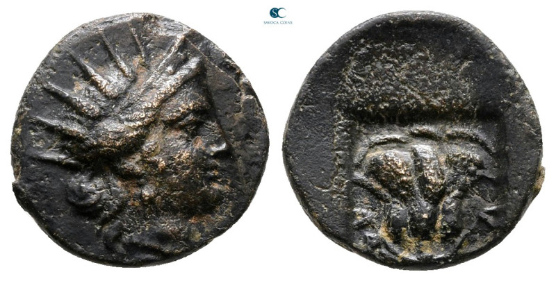 Islands off Caria. Rhodos circa 190-84 BC. 
Bronze Æ

13 mm, 1,57 g



Ve...