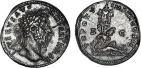 LUCIUS VERUS (161-169)
Sesterce : Parthe assise à terre à droite, les mains liées dans le dos, au pied d'un trophée
 - TTB 45 (TTB++)
Très Rare !! ...