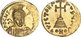 CONSTANTIN IV, Pogonate (668-685)
Solidus : Buste diadémé, casqué avec plume de Constantin de 3/4, tenant une lance & un bouclier - R/: Croix potencé...