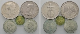Deutsche Münzen und Medaillen ab 1871 
 Lots 
 5 Stücke: DRITTES REICH . Silbermedaille 1933 Schicksalswende und 1938 Großdeutsches Reich sowie Opfe...