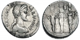 ACCOLEIA. Denario. Roma (43 a.C.). A/ Busto de Acca Larentia cayéndole trenza hasta la espalda. R/ Las tres estatuas de Nymphae Querquetulanae. FFC-91...
