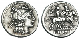 JUNIA. Denario. Roma (149 a.C.). R/ Los Dióscuros a caballo a der., debajo: C. IVNI C.F. FFC-776. SB-1. MBC.